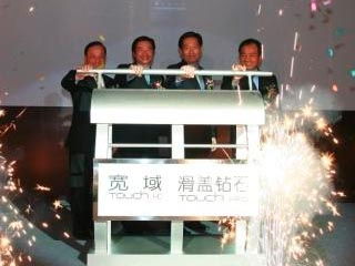 一機(jī)多能的時(shí)尚典范 路騰P628——互聯(lián)網(wǎng)安全服務(wù)與智能生活的完美融合